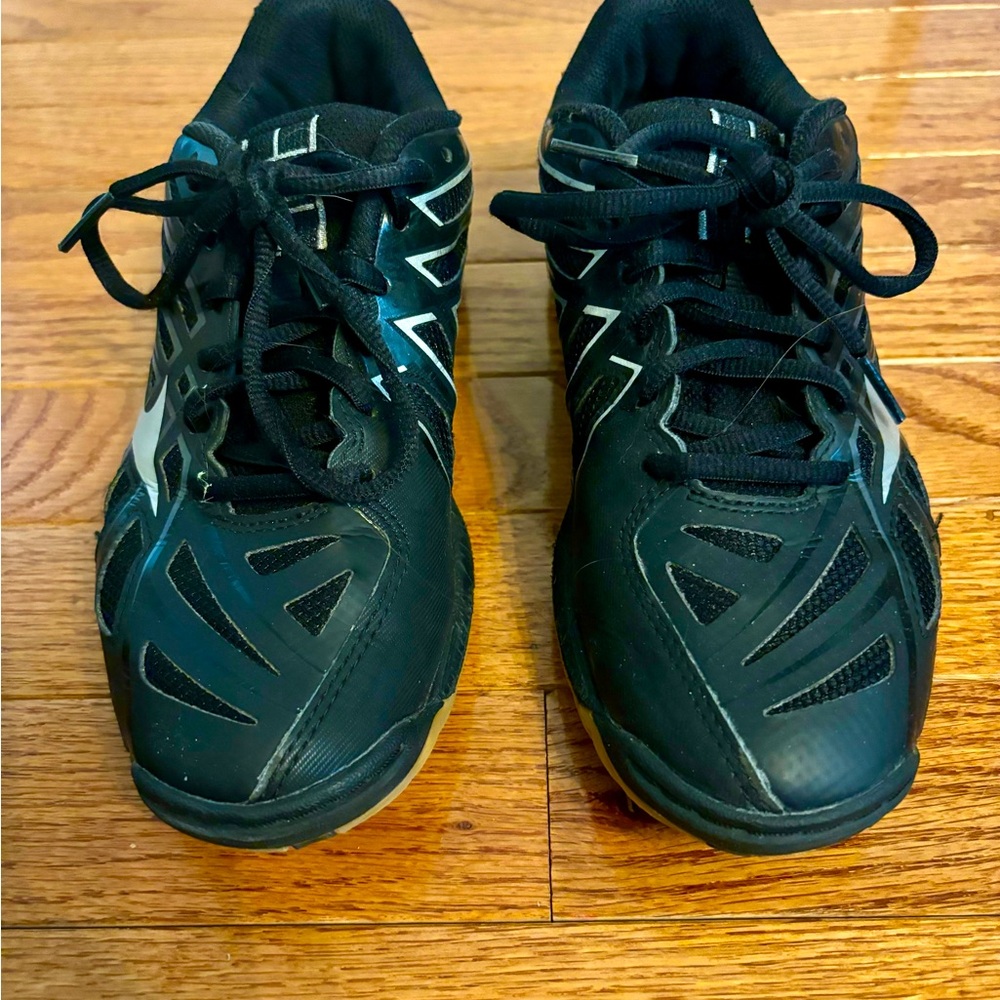 Volleyball shoes